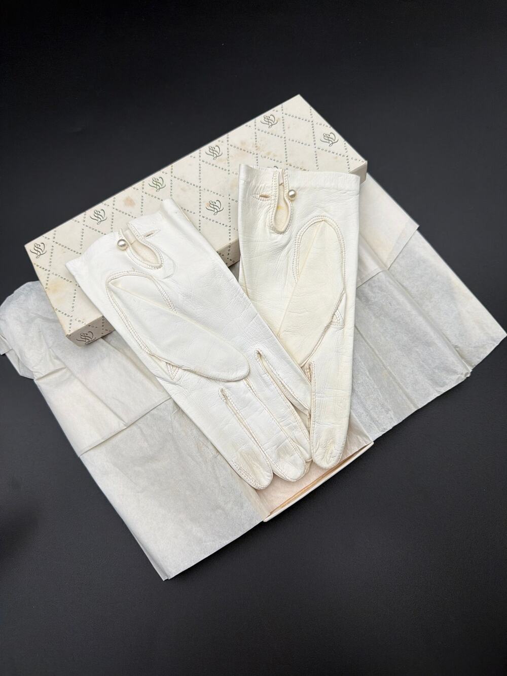 Vintage Woodward & Lothrop Women's White Calfskin Leather Gloves Original Box
